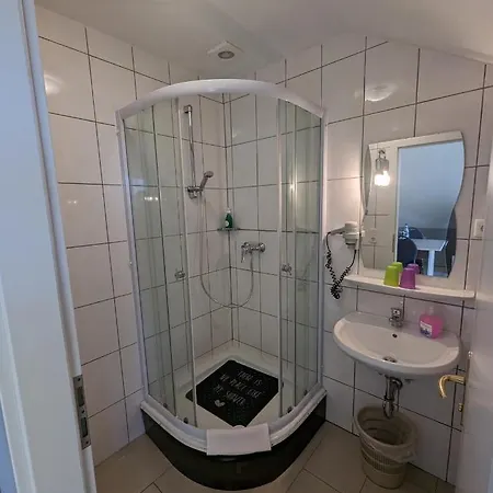 Eiserner Anton Hotel *