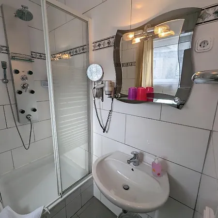 Eiserner Anton Hotel *
