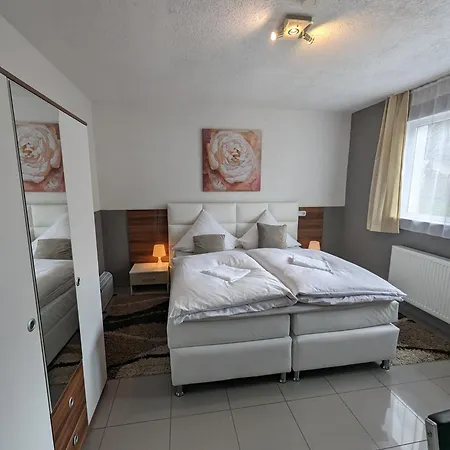 Eiserner Anton Hotel *