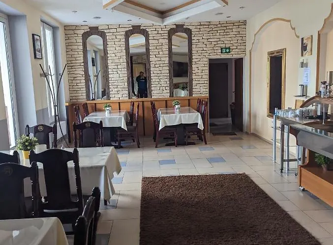 Eiserner Anton Hotel *