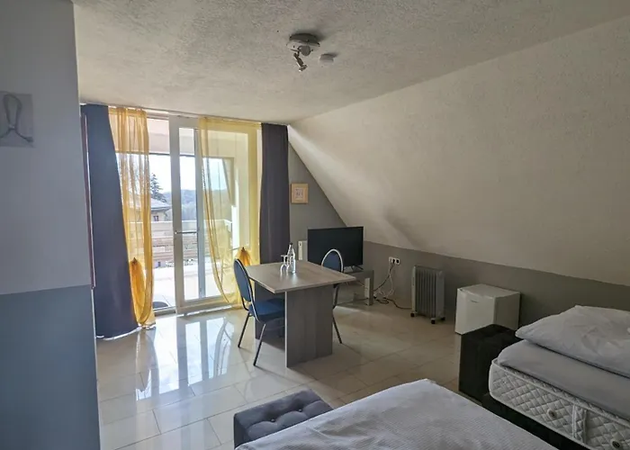 Eiserner Anton Hotel *